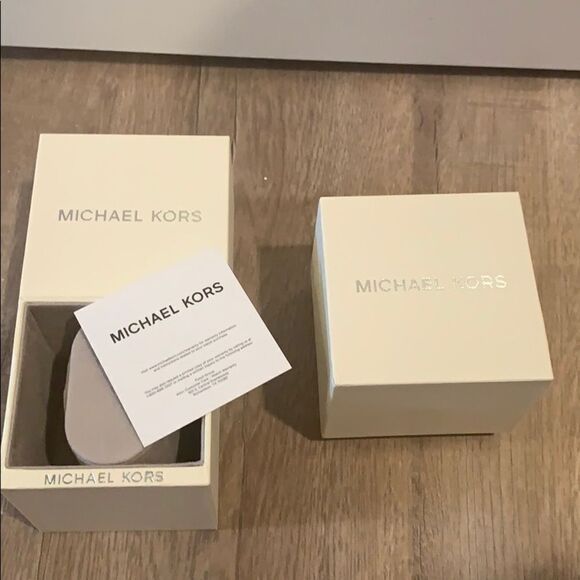 Michael  Kors watch or bracelet box - Picture 1 of 6
